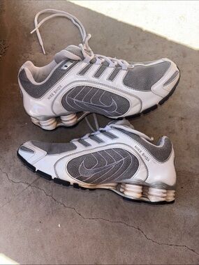 Nike Shox 2009 white gray shimmery trainers! Women’s 8